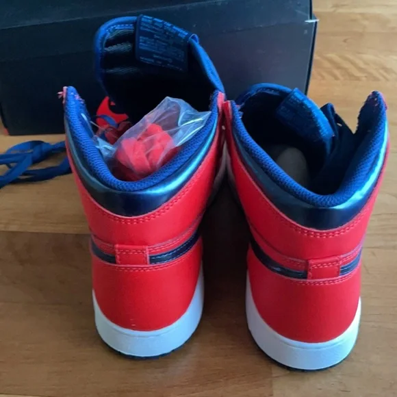 Sneakers - Picture 3 of 12